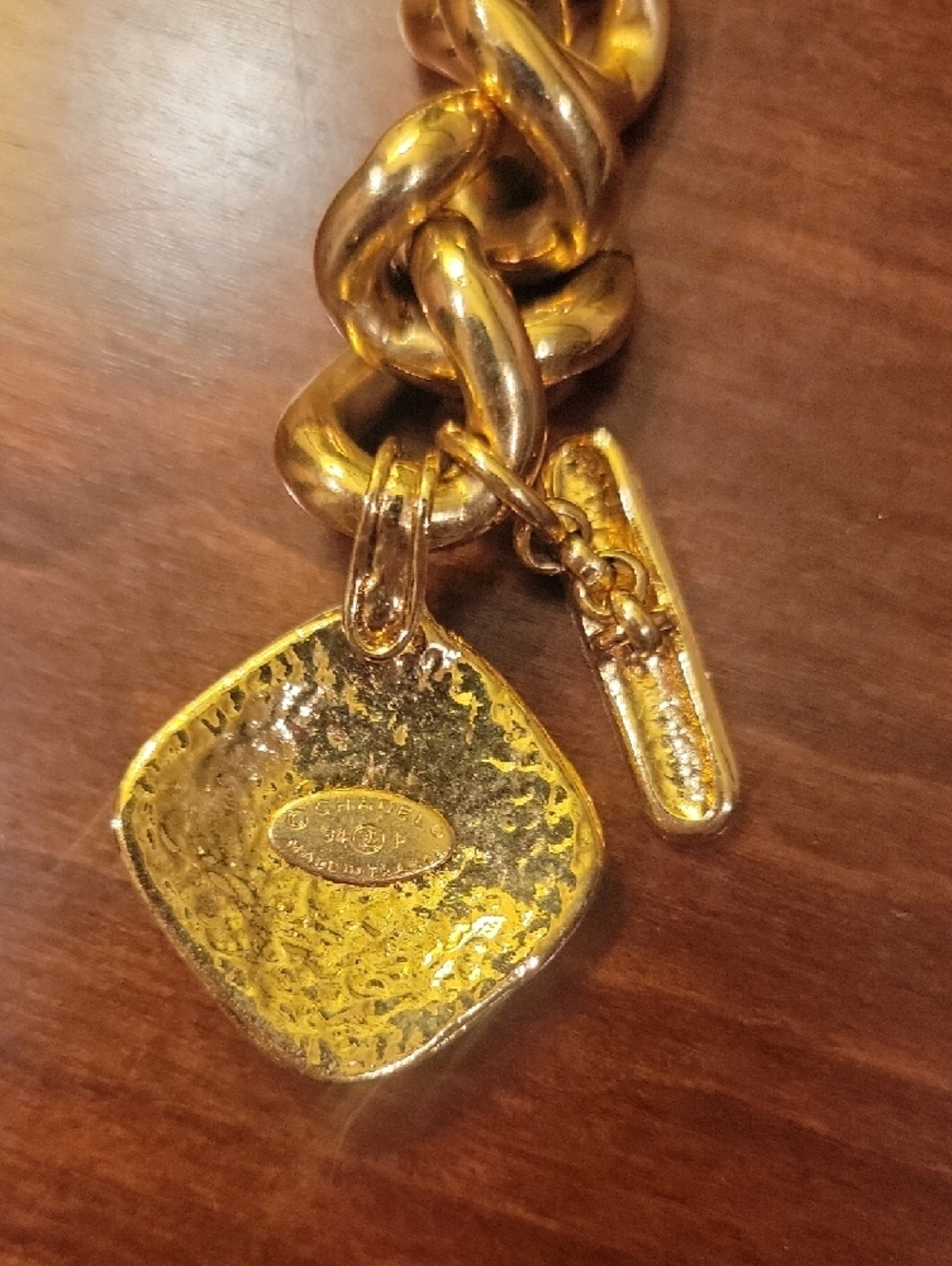 Vintage CHANEL Gold-Tone Chunky Chain  Choker Necklace with Interlocked Pendant - Picture 5 of 7